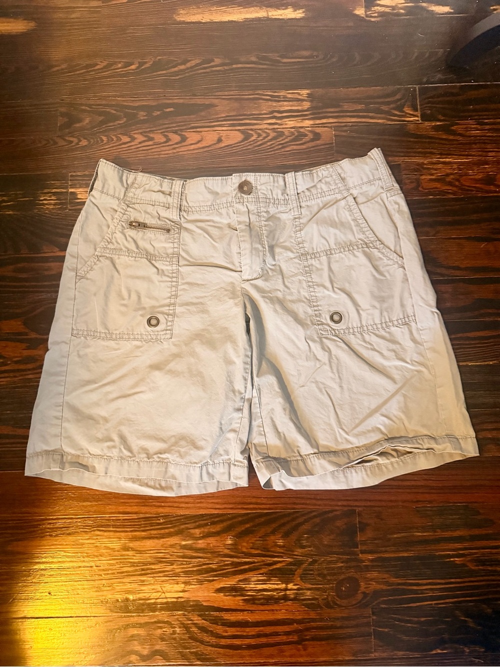 BANANA REPUBLIC - Light Green Women's Cargo Bermuda Shorts